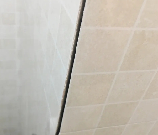 谢家集瓷砖空鼓维修公司分享阳台瓷砖脱落的修复过程可以分为以下几个步骤